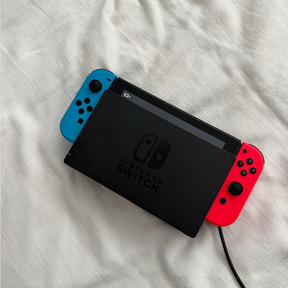 Nintendo Switch - Picture 4 of 4